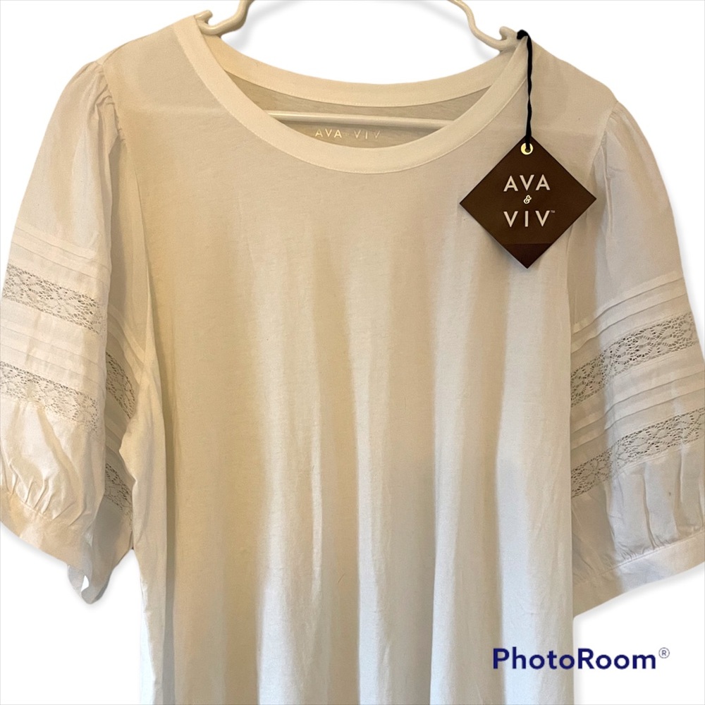 NWT Delicate Detail T-shirt